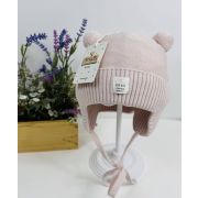 Шапочка с завязками и помпонами «You are»